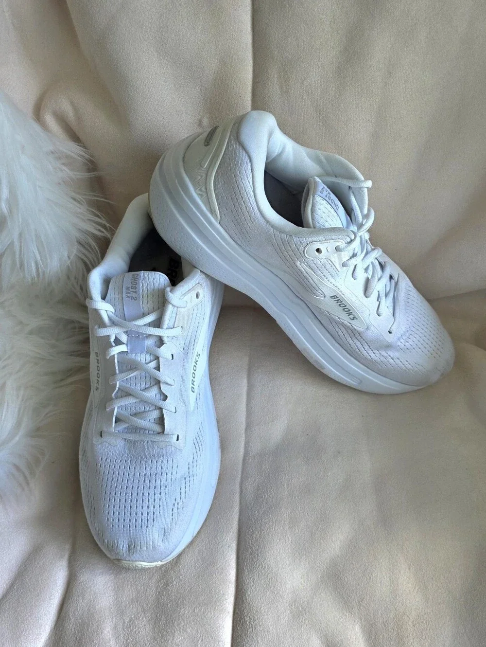 Brooks men white